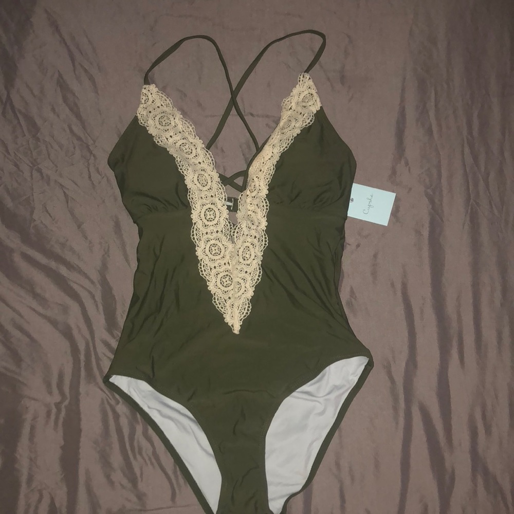 Cupshe one piece bathing suit size MEDIUM